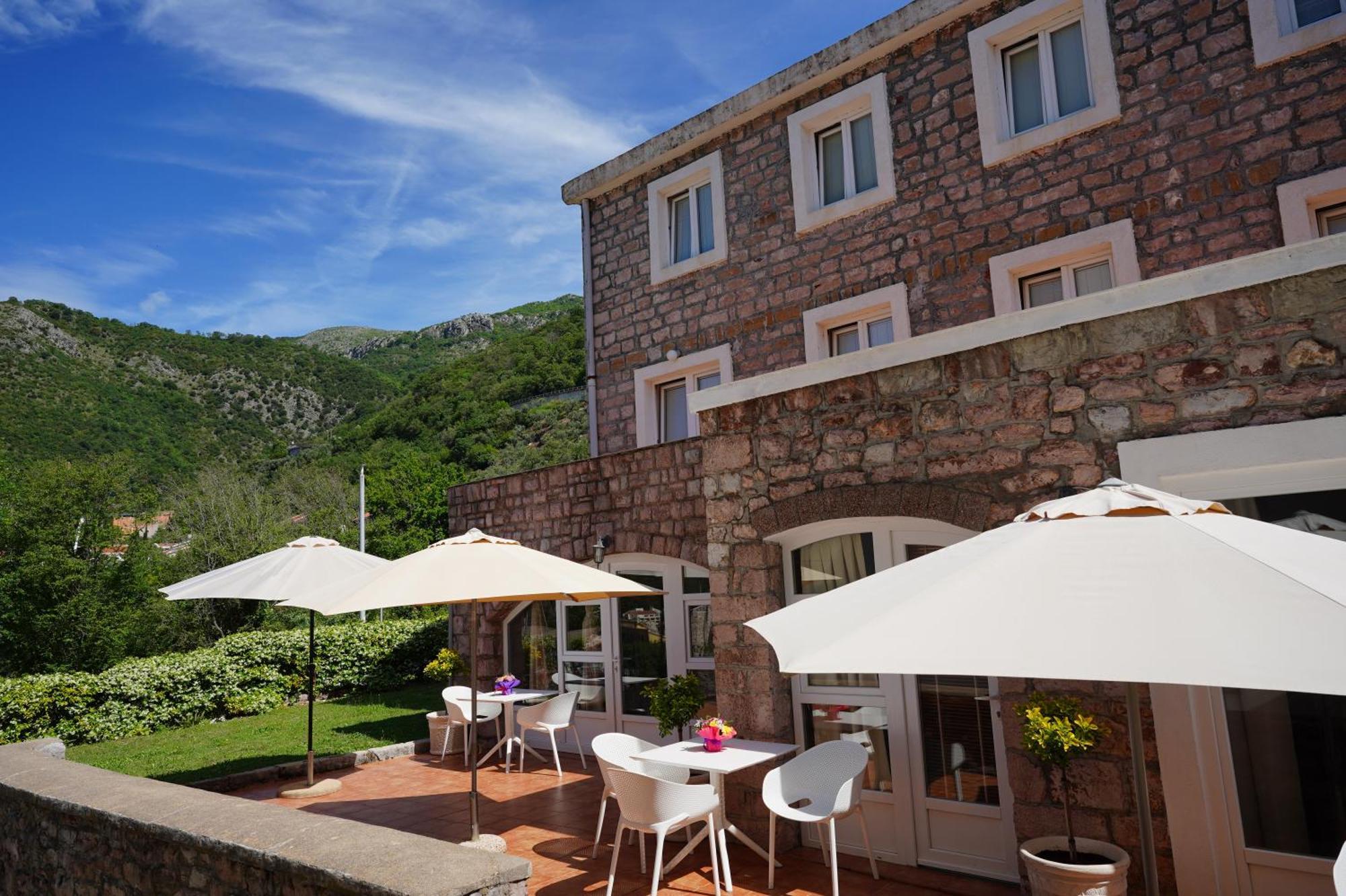 Apartments Pavlovic Petrovac Ngoại thất bức ảnh