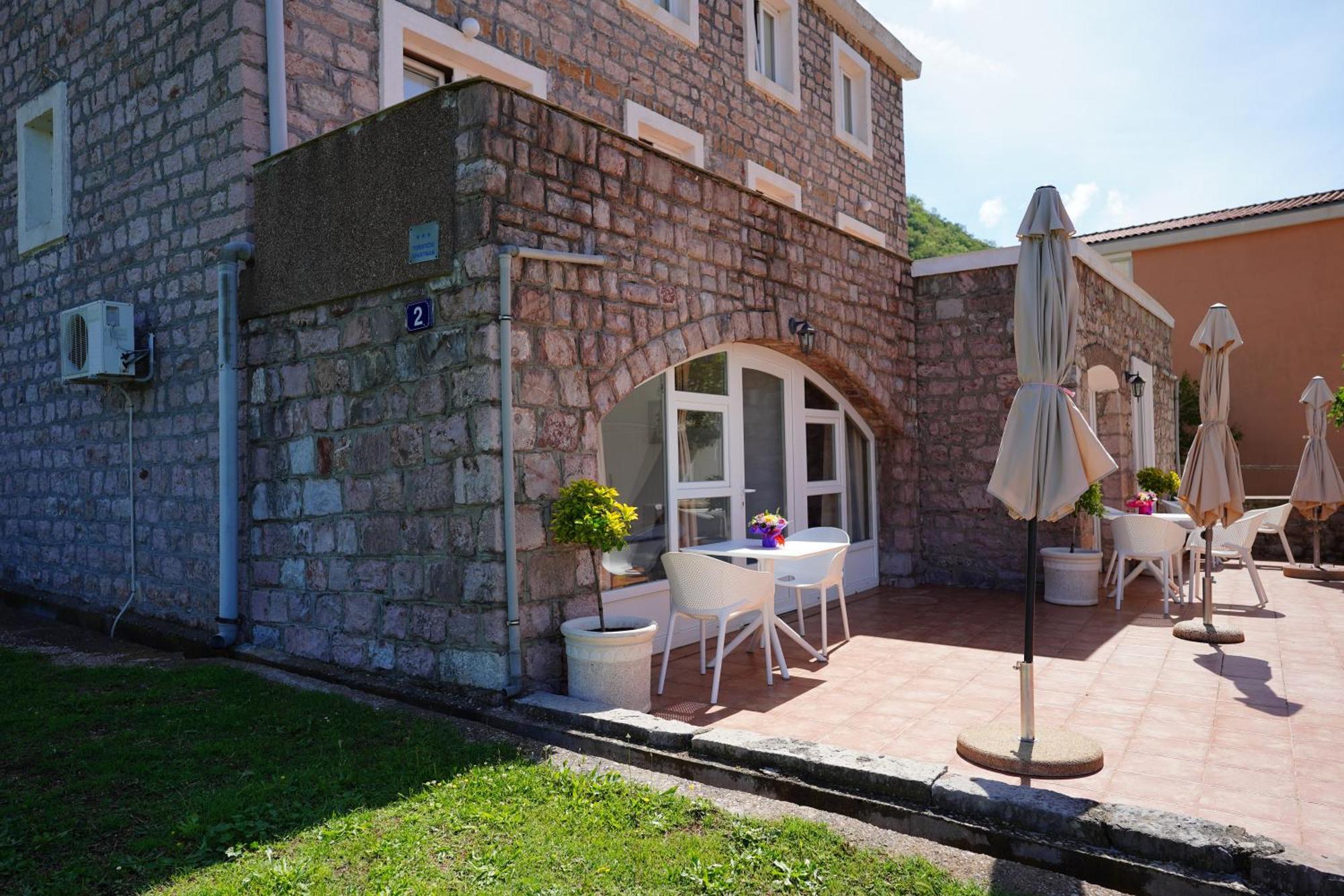 Apartments Pavlovic Petrovac Ngoại thất bức ảnh