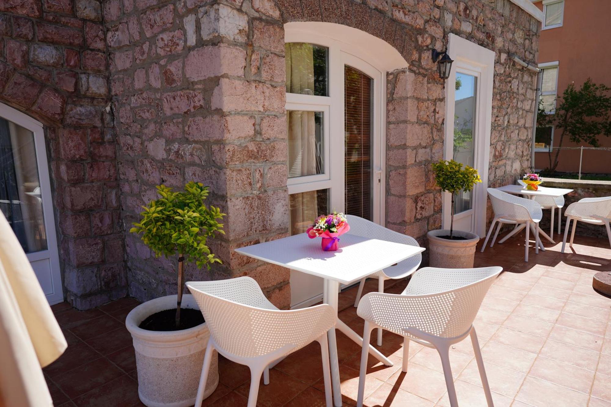 Apartments Pavlovic Petrovac Ngoại thất bức ảnh