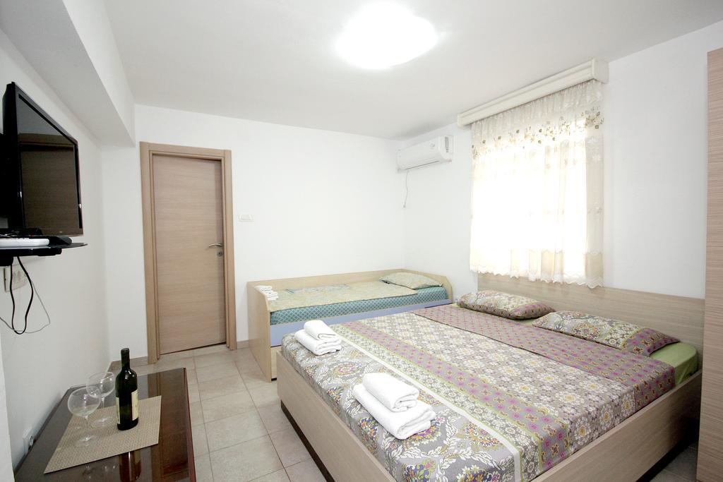 Apartments Pavlovic Petrovac Ngoại thất bức ảnh