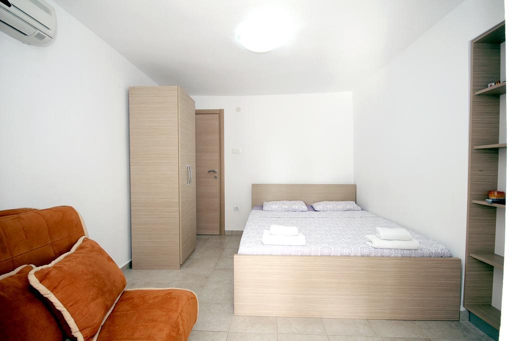 Apartments Pavlovic Petrovac Ngoại thất bức ảnh
